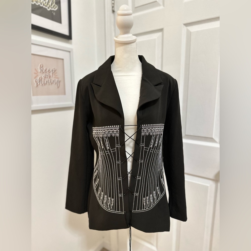 New AKIRA BLAZER BLACK WHITE LACE UP CORSET STYLE EMBROIDERY WOMENS size M